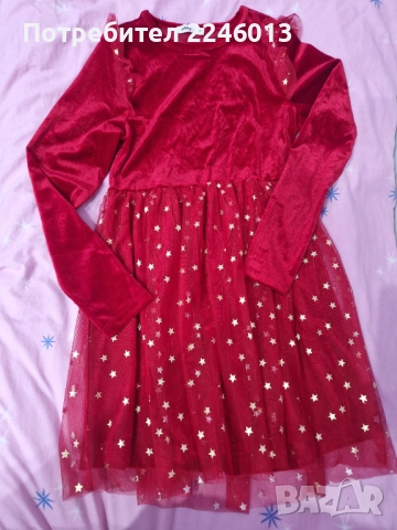 Червена рокличка със звездички