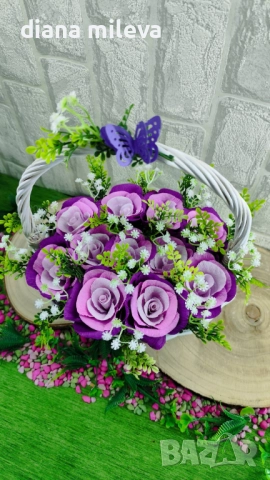  Кошничка с 11 рози от креп хартия!!, снимка 3 - Декорация за дома - 52924971