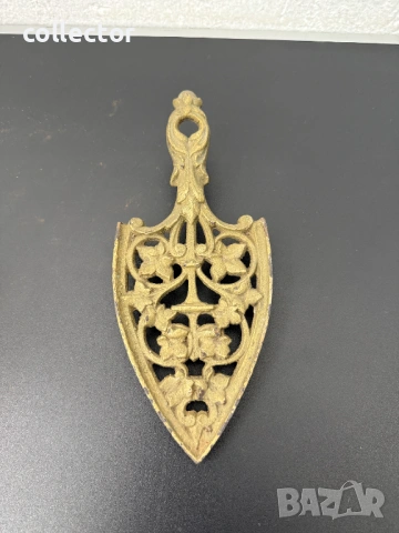 Ажурна поставка за ютия от чугун. №7821, снимка 2 - Антикварни и старинни предмети - 53045675