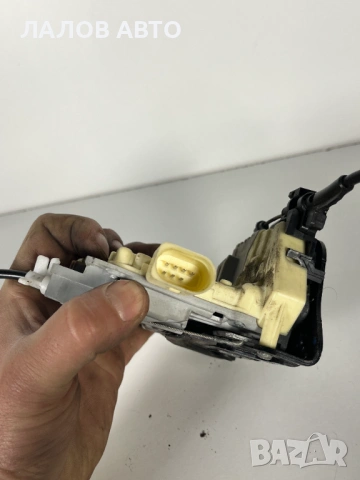 Задна лява брава врата механизъм външна дръжка Фолксваген Пасат Б6 Zadna lqva brava vrata Passat B6, снимка 3 - Части - 53707728