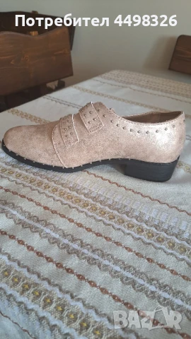 Обувки , снимка 2 - Дамски обувки на ток - 50618479