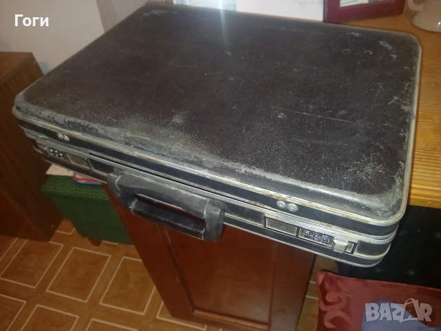 Стар модел куфар , снимка 2 - Антикварни и старинни предмети - 53578655