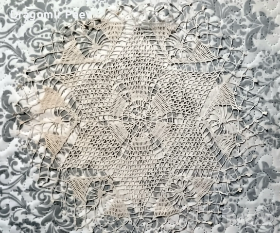 Продавам ново ръчно плетено каре екрю