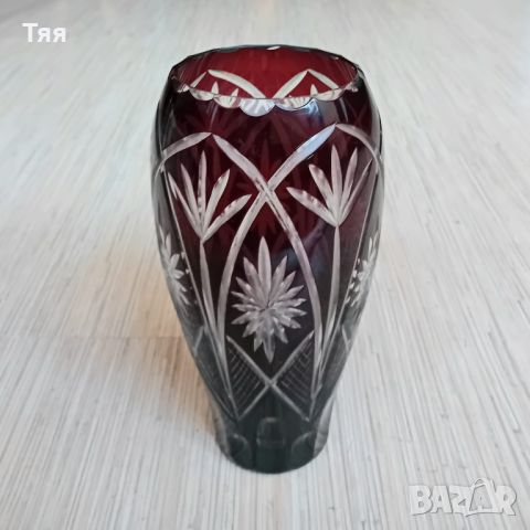 Червен кристал ваза и чаши, снимка 1 - Чаши - 45504067