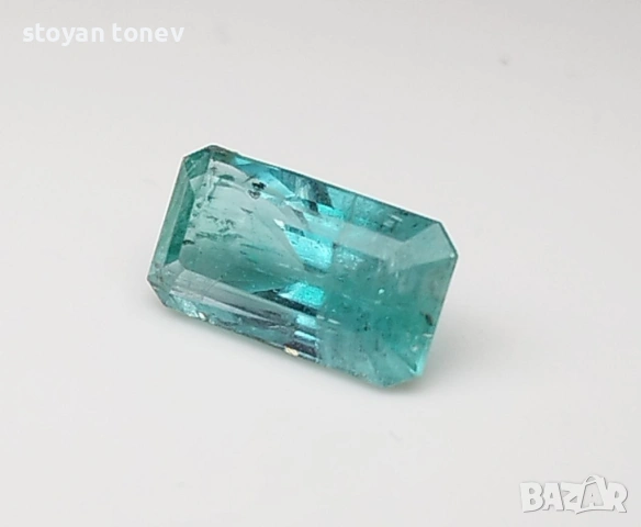 Магнетичен естествен изумруд с цвят на лагуна 2.08кт! Сертифициран! Нов!, снимка 7 - Други - 53652142