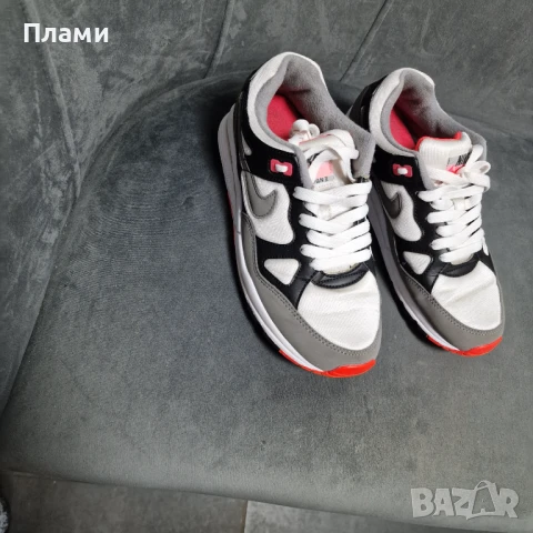 Дамски маратонки Nike, снимка 2 - Маратонки - 51248324