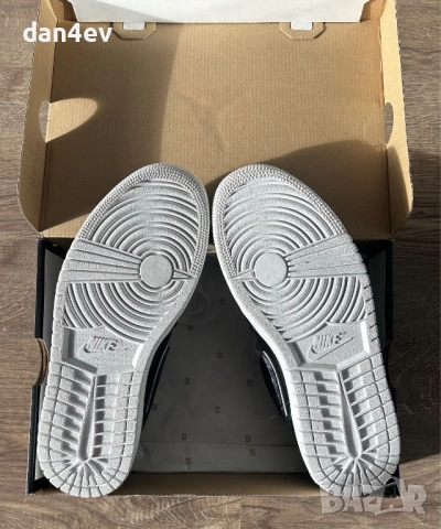 Air Jordan 1 Mid Se, снимка 11 - Маратонки - 54197261