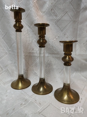 Елегантен комплект винтидж бронзови свещници (3 бр.) в стил Hollywood Regency.