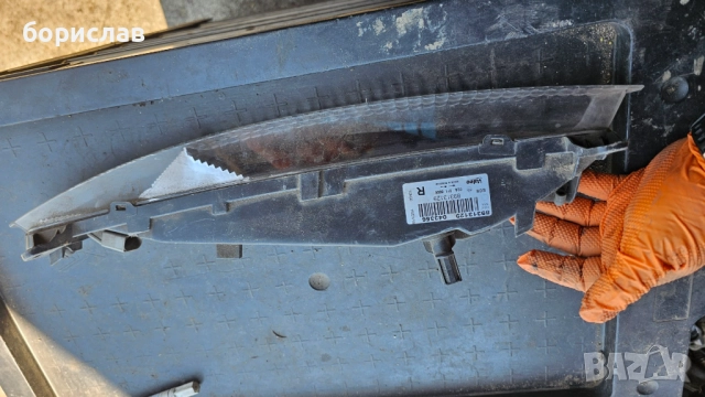 Десен мигач за audi Q7 , снимка 2 - Части - 51751126