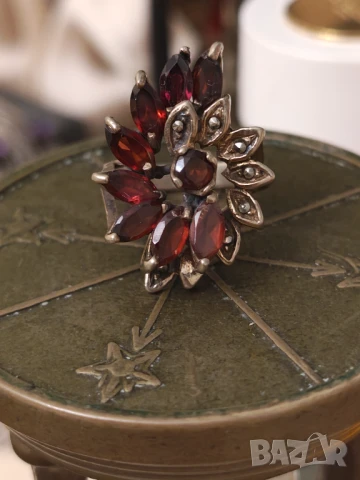 Авторски стар сребърен пръстен гранати и марказити
