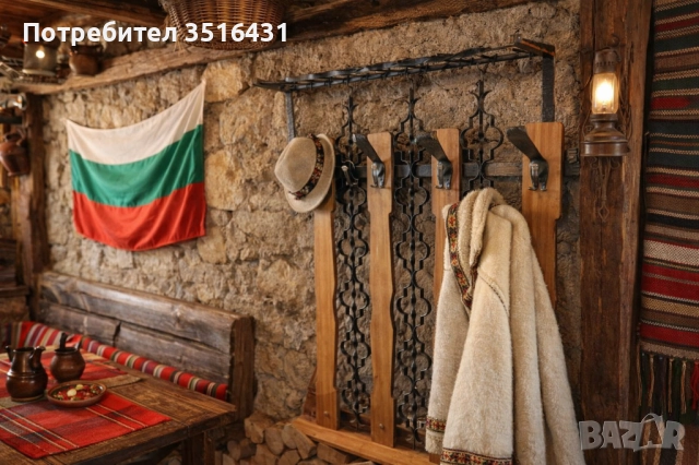 Масивна закачалка (Портманто) от Дърво и Ковано желязо - Идеална за Вила или Механа