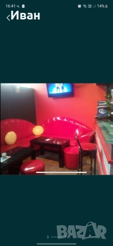 Червени кожени дивани