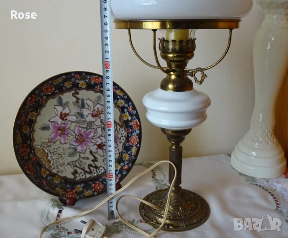 Голяма настолна лампа  в стил Рустик, метал, стъкло и порцеланова част., снимка 5 - Настолни лампи - 51184033