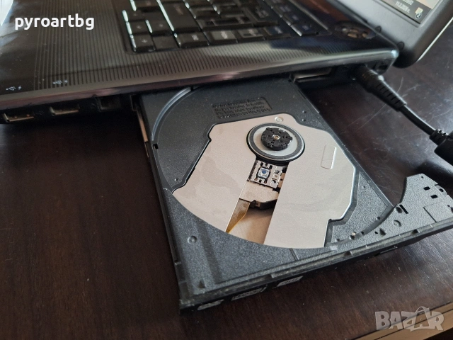 Лаптоп Toshiba, снимка 3 - Лаптопи за дома - 53447731