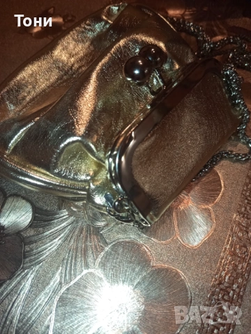 Нова Кожена Златиста Дамска Чанта , снимка 4 - Чанти - 53277449
