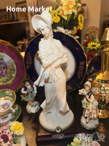 Capodimonte Italy  Circa 1987 автор  Bruno Merli - “ Дамата в бяло” невероятно красива  млада дама , снимка 4 - Антикварни и старинни предмети - 52854801