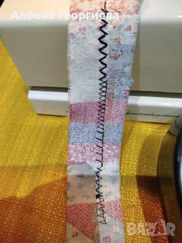 Метална шевна машина BERNETTE 812, снимка 6 - Шевни машини - 53685356