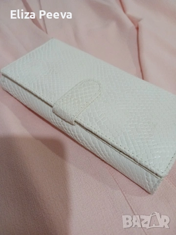 Бяло портмоне от естествена кожа