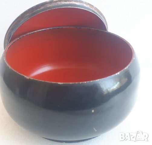 Купа - черна и червена, с декориран капак, снимка 3 - Прибори за хранене, готвене и сервиране - 45082404