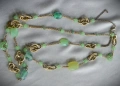 Антикварен позлатен гердан от Fenton glass с ураново и жадеитово стъкло, 50те, снимка 4
