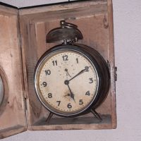 Стар будилник, снимка 2 - Антикварни и старинни предмети - 45775483