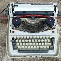 Две пишещи машини, снимка 1 - Антикварни и старинни предмети - 45685725