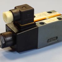 Хидравличен разпределител SUMITOMO SD4GS-AcB-02B-100-11 directional valve 100V, снимка 4 - Резервни части за машини - 45239648
