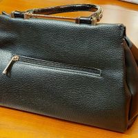 Дамска чанта черна, снимка 1 - Чанти - 45088291