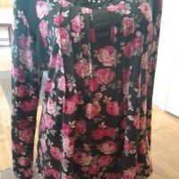 Дамска блуза на цветя, снимка 1 - Блузи с дълъг ръкав и пуловери - 45380533