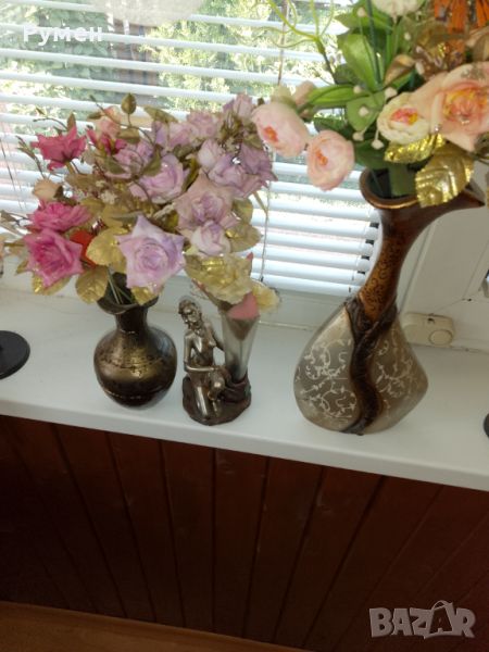 Три броя вази с изкуствени цвет, снимка 1