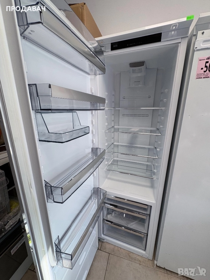AEG хладилник за вграждане , снимка 1