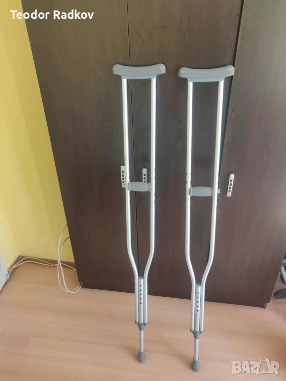 Подарявам патерици, снимка 1