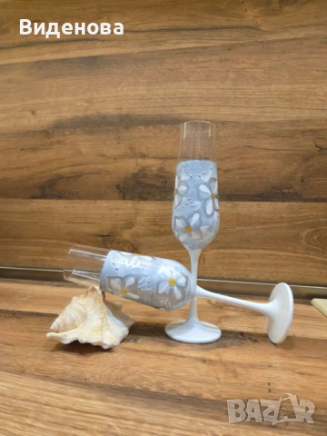 Продавам ръчно рисувани подаръчни чаши за шампанско