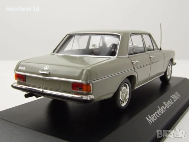 Mercedes-Benz 200 /8 Strichacht 1968 - мащаб 1:43 на Maxichamps моделът е нов в PVC дисплей-кейс, снимка 2 - Колекции - 50010947