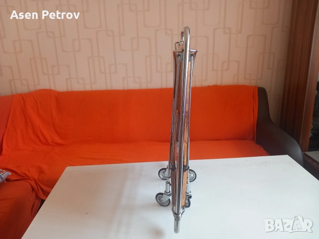 маса за сервиране на колела.