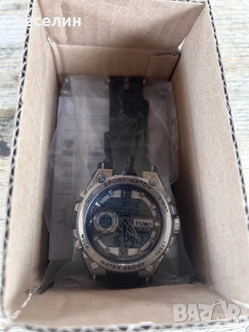 Спортен часовник с множество функции