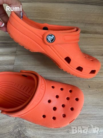 Оригинални оранжеви чехли Crocs ! 33-34 н, снимка 4 - Детски сандали и чехли - 46231013