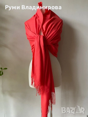 Коралово червен шал от 70 % коприна и 30 % кашмир, снимка 2 - Шалове - 53463710