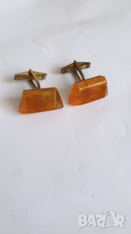 Стари кехлибарени руски бутонели