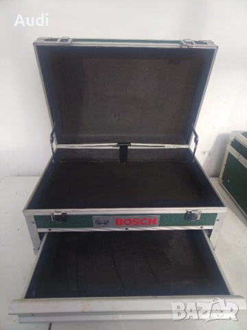 Куфар за инструменти BOSCH Горно отваряем капак  Чекмедже на релси  Две закопчалки и ръкохватка  Габ, снимка 6 - Куфари с инструменти - 52400678