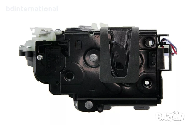 3B4839015AG Брава за задна лява врата VW, Polo 9N, T5, Skoda, Fabia 1, Seat, 6 ПИН, снимка 3 - Части - 53726959