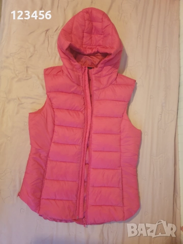 Дамска грейка нова ватиран елек с качулка размер S цвят циклама