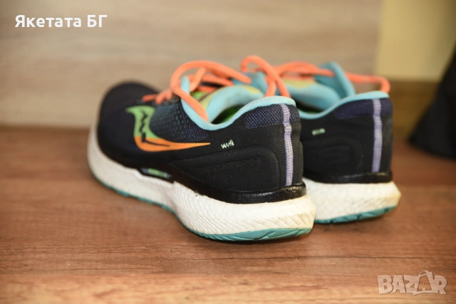 Saucony Triumph 18 оригинални маратонки 44.5 номер, снимка 4 - Маратонки - 53932751