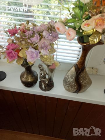 Три броя вази с изкуствени цвет, снимка 1 - Декорация за дома - 46426874