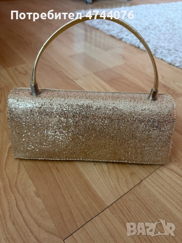 Златиста дамска чантичка 