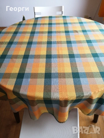 Покривка за кръгла масс