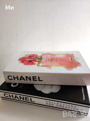 Кутия тип книга с цялото съдържание, което виждате на снимката. Кутиите са два броя, сни