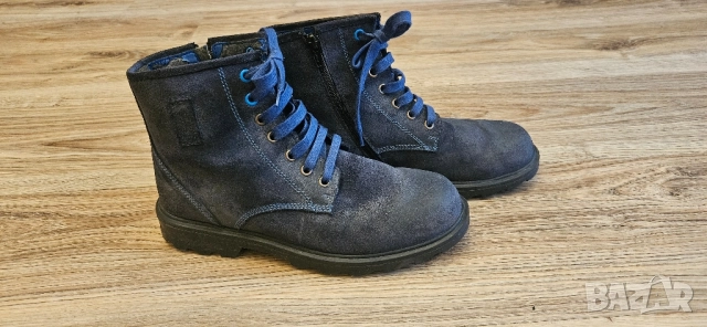 Тъмно сини боти, номер 38