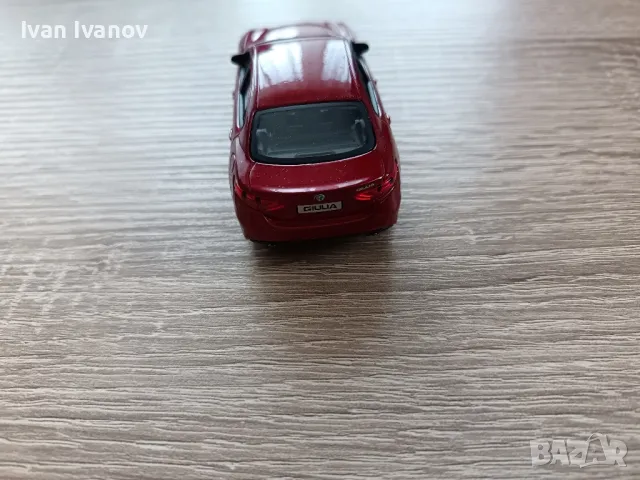 Алфа Джулия 1:43 тъмночервен умален модел на Бураго, снимка 7 - Аксесоари и консумативи - 49482740