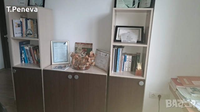 Секция с шкафове (комбинация тъмен и светъл бук)